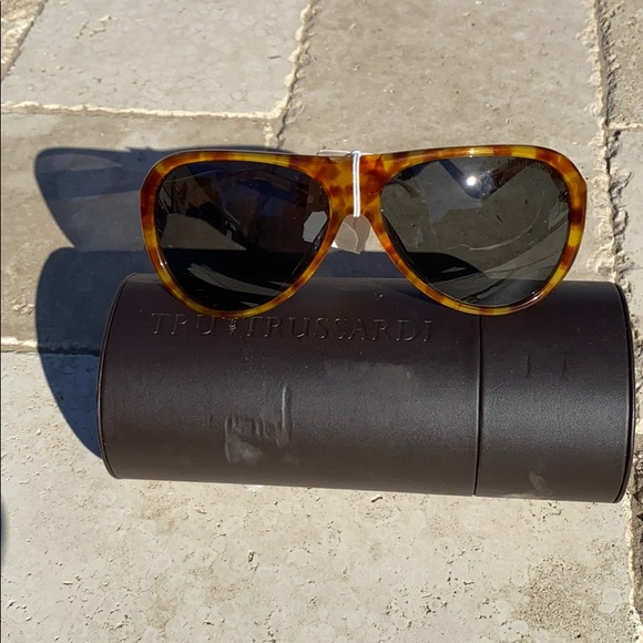 Trussardi Accessories - Tortoise TRU Trusardi Aviator Sunnies ☀️